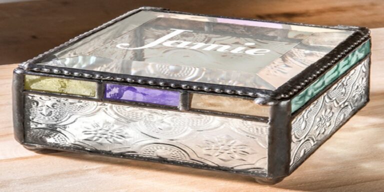 How a Personalized Glass Box Can Make a Great Gift